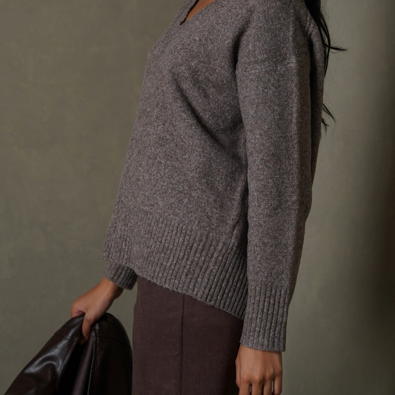 CLASSIC V-NECK JUMPER