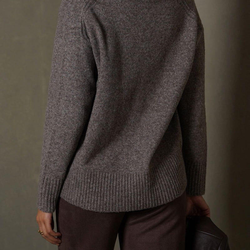 CLASSIC V-NECK JUMPER