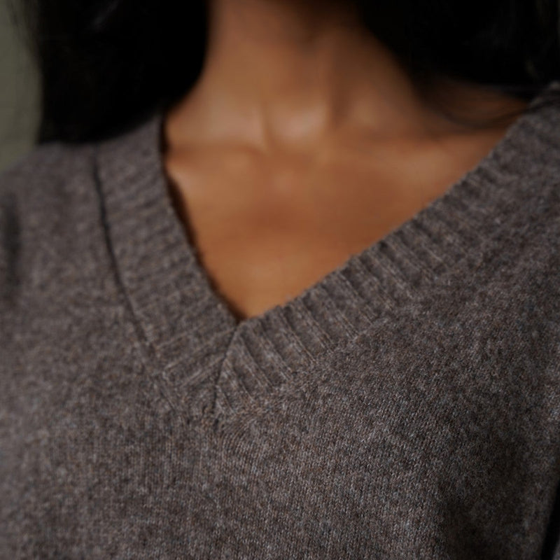 CLASSIC V-NECK JUMPER