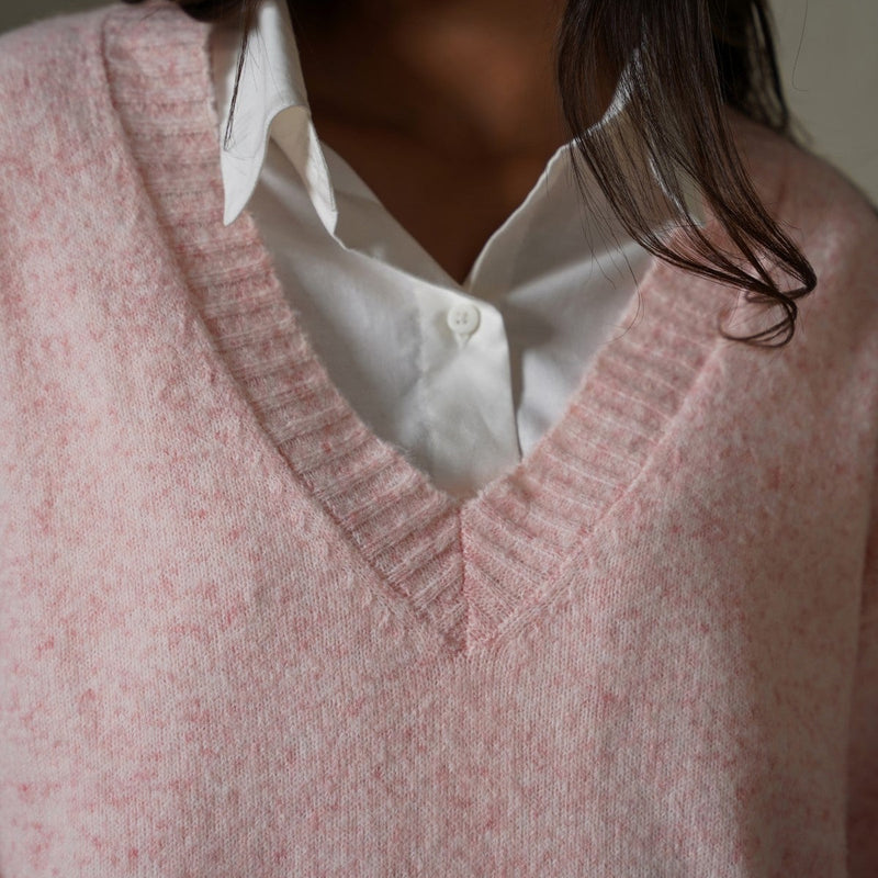 CLASSIC V-NECK JUMPER